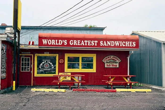30 Wild Stories Of People Whose Double Lives Eventually Caught Up With Them
