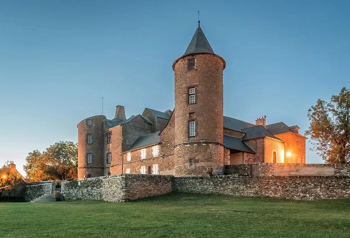 “Onet-Le-Château”