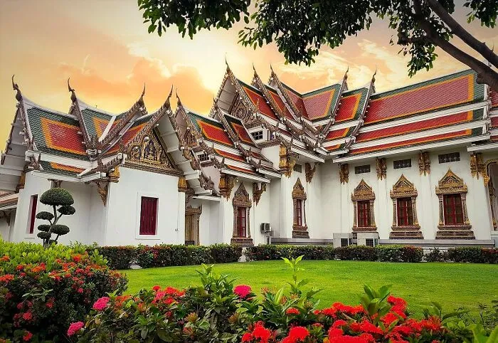 “Wat Phra Si Mahathat”