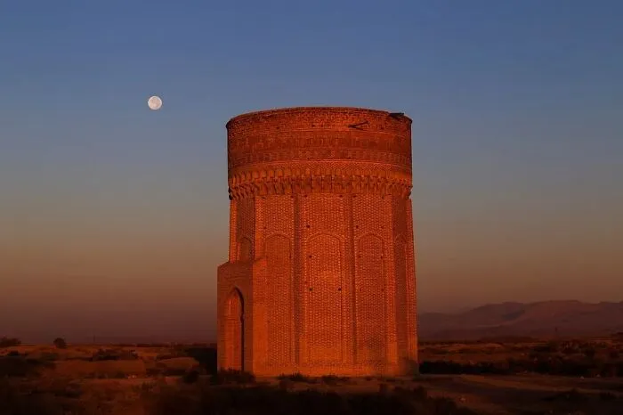 “Mehmāndust Tower”