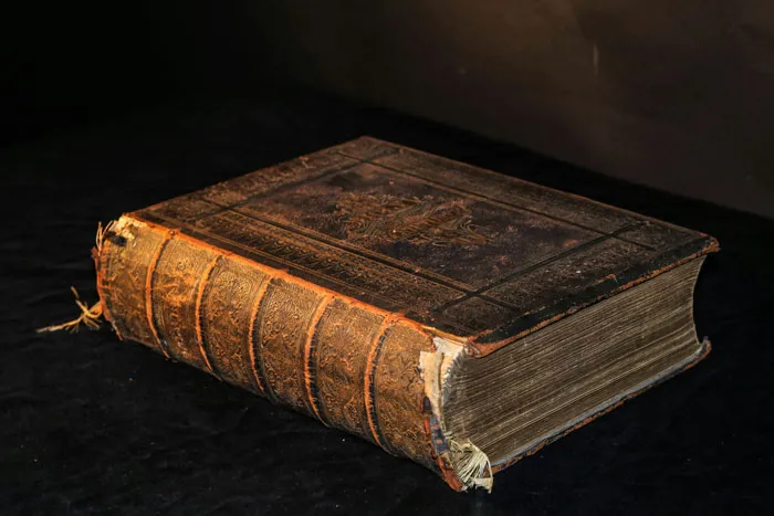 “Best Find Ever”: 70 Strange And Bizarre Things People Uncovered After Buying Their New Homes