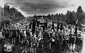 Here Are 38 Of The Most Unhinged Historical Photos Creepier Than Horror Movies