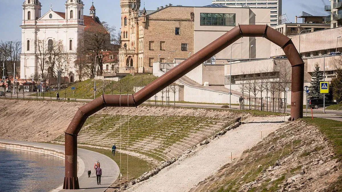 54 Public Monuments That Became Famous For All The Wrong Reasons
