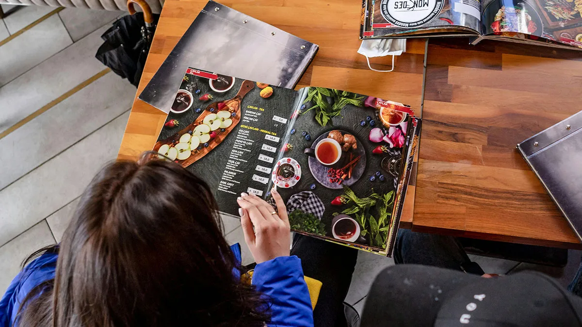 55 Restaurant Red Flags That Make People Change Their Mind About Eating Out Immediately