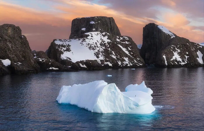 This Photographer Captured 42 Dreamlike Images Of Antarctica