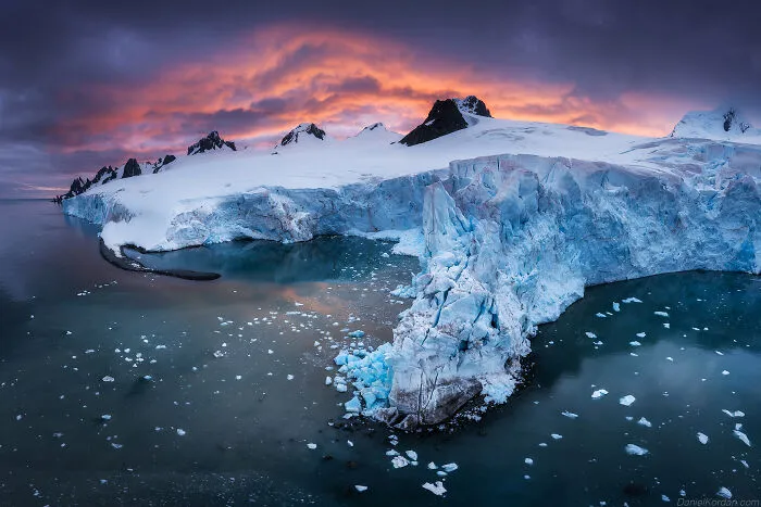 This Photographer Captured 42 Dreamlike Images Of Antarctica