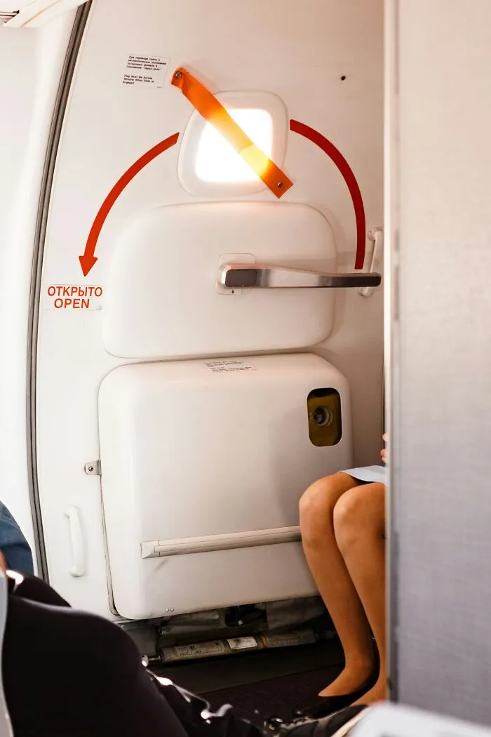 “Leave Your Stuff Behind”: 20 Flight Industry Pros Share Their Best Tips And Warnings