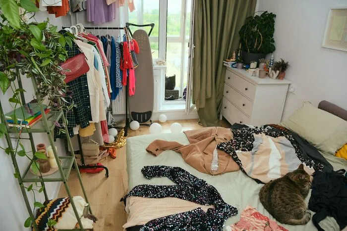 64 Times People Asked Their Partner To Stop Doing Something Gross, And Failed