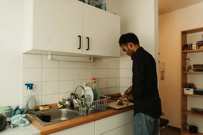 30 Wild Stories Of People Whose Double Lives Eventually Caught Up With Them