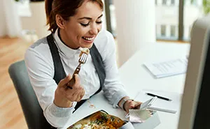 Coworker Uses Invisible Dye To Catch Office Food Thief, Learns Disturbing Secret About Her