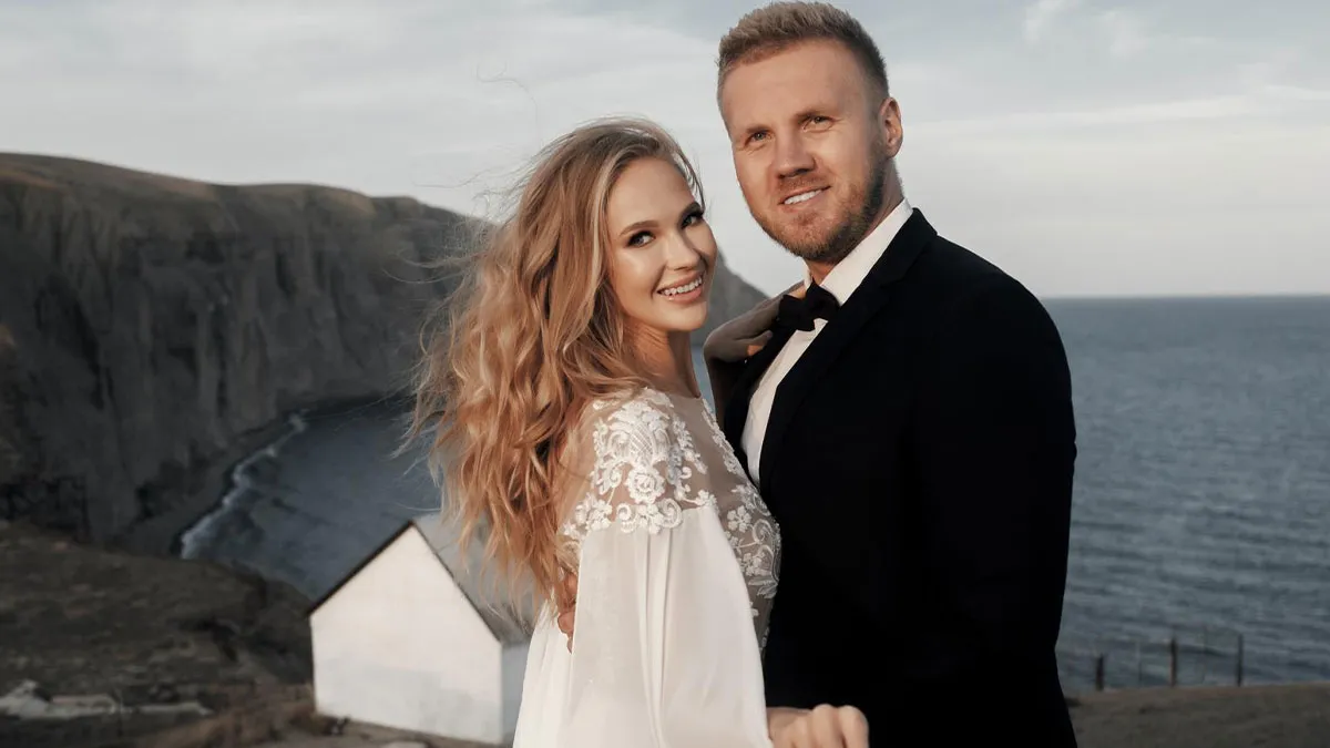 Woman Disinvited From Hubs' Bestie’s Destination Wedding Last-Minute, Hubs Sees Red And RSVPs No