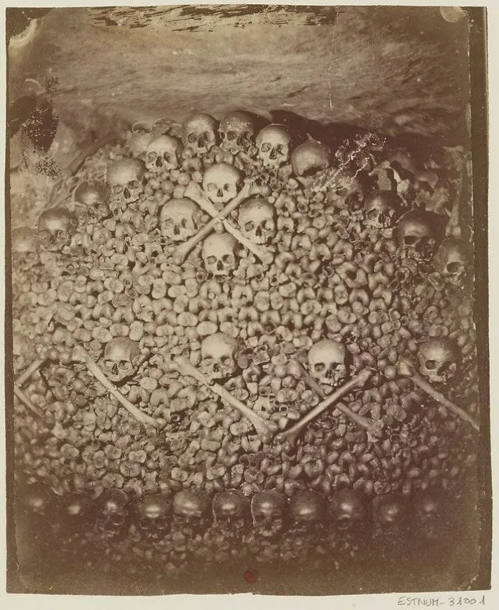 Fachada N ° 19 En Las Catacumbas De París, Fotografiada Por Nadar En 1861