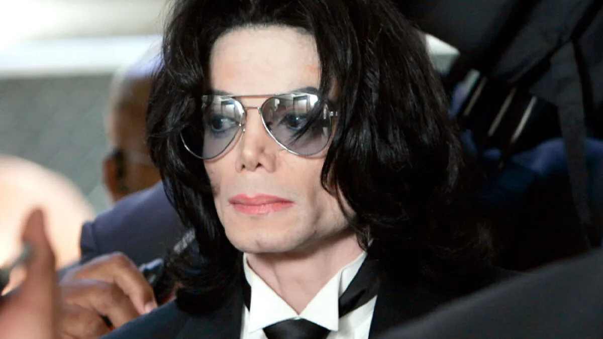 Michael Jackson Insider Drops Bombshell About Horrifying Items Hidden In ‘Suspicious’ Neverland Bag