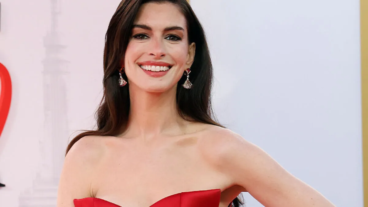Fans Are Just Realizing How Anne Hathaway Hid Her Pregnancy During ‘Devil Wears Prada 2’ Appearances