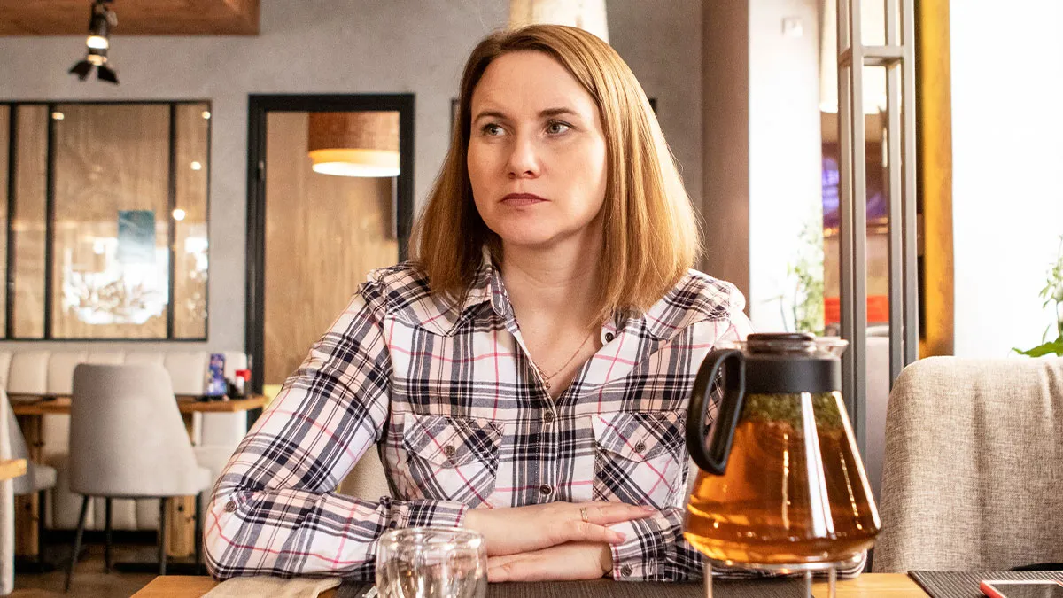 Entitled Army Wife Pulls Her Husband's Rank On A Waitress, Picks The Worst Possible Person