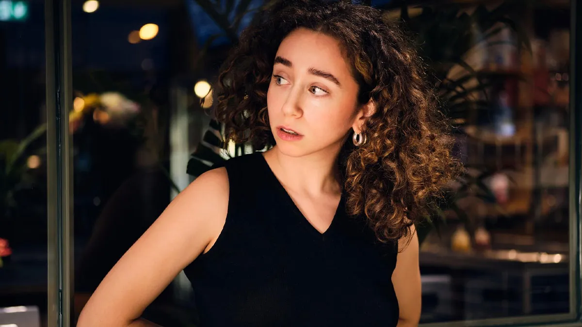 Woman Shocked That She Might Be "Stealing Friend's Boyfriend," The Truth Is More Bizarre Than She Expected