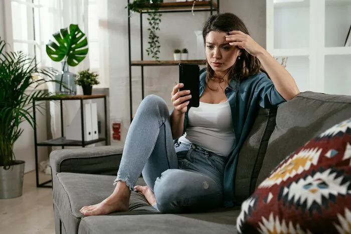 “Sickening”: 47 Times Women Deeply Regretted Looking Through Their Partner’s Phone
