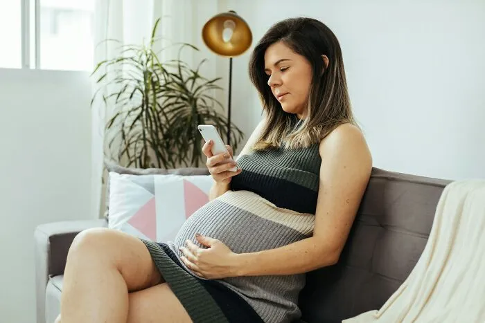 “Sickening”: 47 Times Women Deeply Regretted Looking Through Their Partner’s Phone