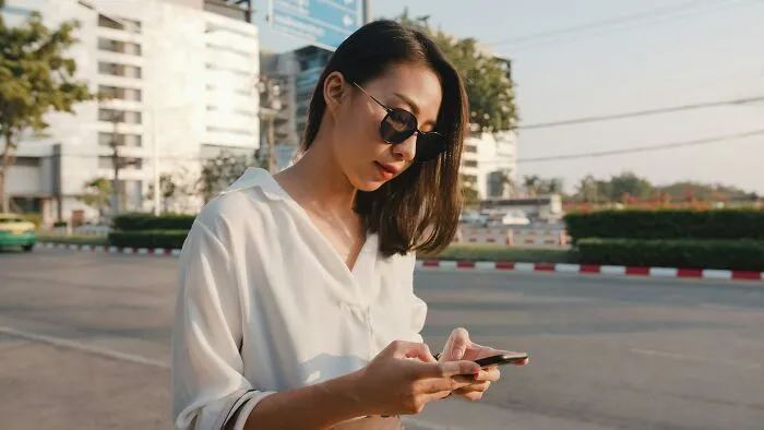 “Sickening”: 47 Times Women Deeply Regretted Looking Through Their Partner’s Phone