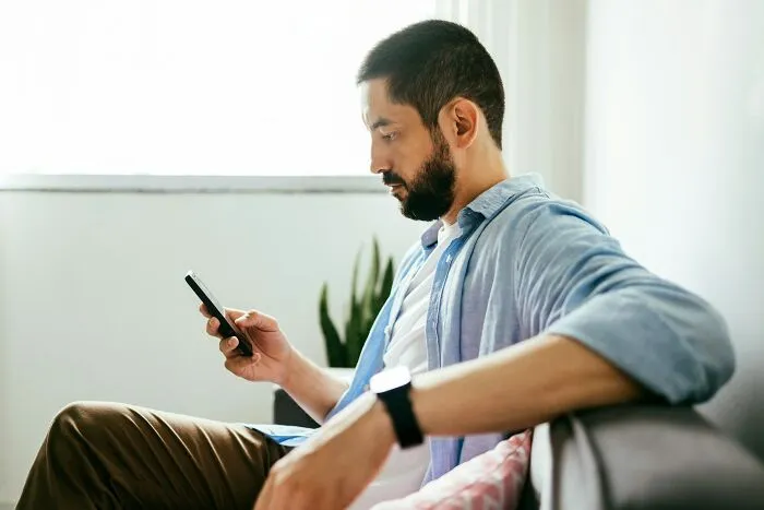 “Sickening”: 47 Times Women Deeply Regretted Looking Through Their Partner’s Phone