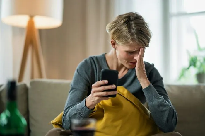 “Sickening”: 47 Times Women Deeply Regretted Looking Through Their Partner’s Phone