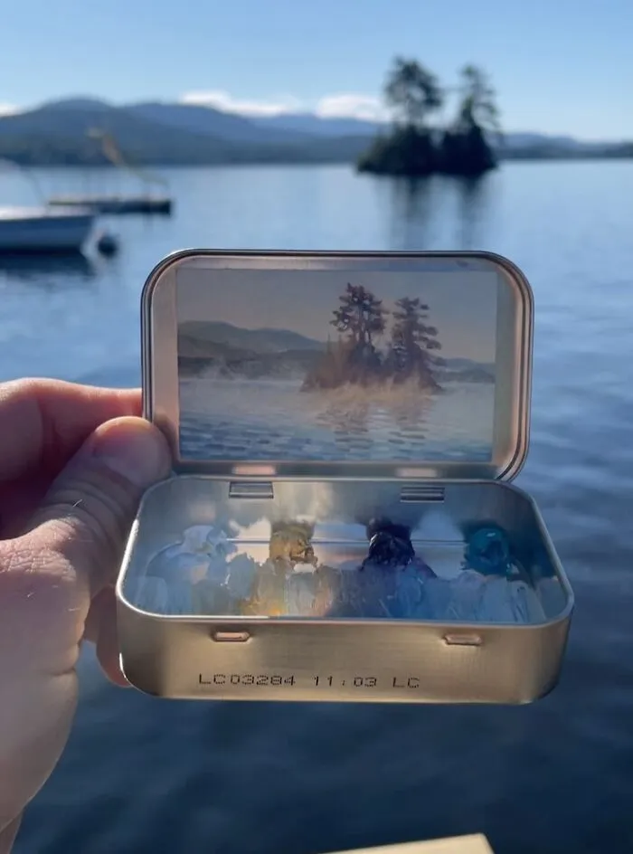 50 Tiny Paintings Hidden Inside Altoid Tins By This Remarkably Skilled Artist (New Pics)