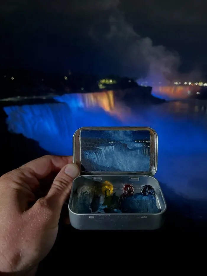 50 Tiny Paintings Hidden Inside Altoid Tins By This Remarkably Skilled Artist (New Pics)