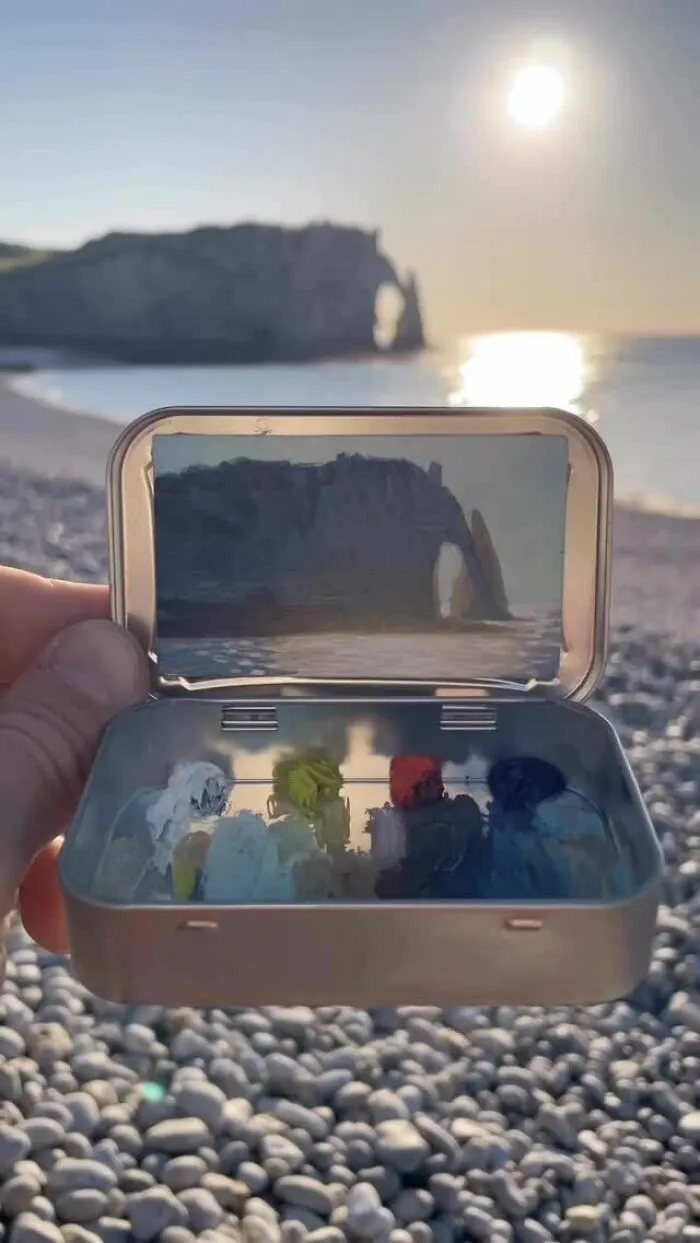 50 Tiny Paintings Hidden Inside Altoid Tins By This Remarkably Skilled Artist (New Pics)
