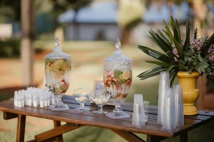 Bride Banned Water Bottles Because They Didn’t Match The Aesthetic And Almost Gave Us Heatstroke
