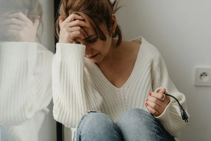“Sickening”: 47 Times Women Deeply Regretted Looking Through Their Partner’s Phone