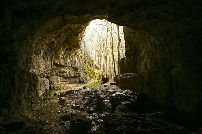 21 Terrifying Stories That Might Make You Never Go Underground Or Underwater
