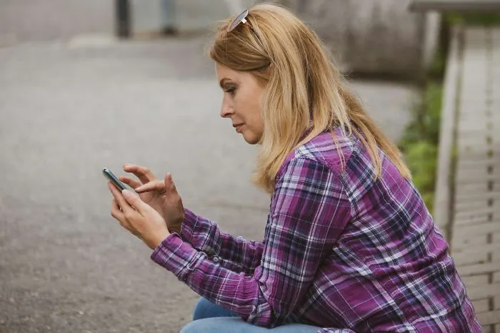 “Sickening”: 47 Times Women Deeply Regretted Looking Through Their Partner’s Phone