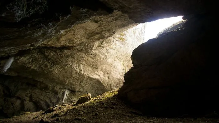 21 Terrifying Stories That Might Make You Never Go Underground Or Underwater