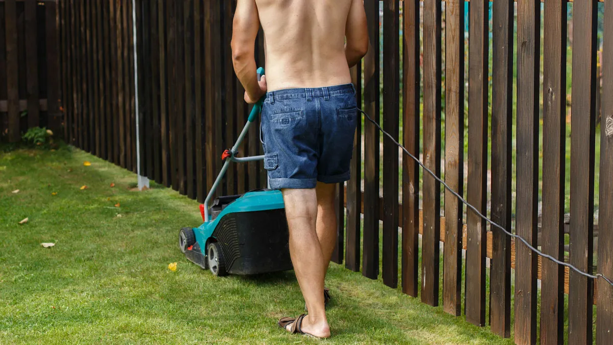 Guy Tries To Control What Neighbor Wears Outside, Doesn't Get The Response He Wanted