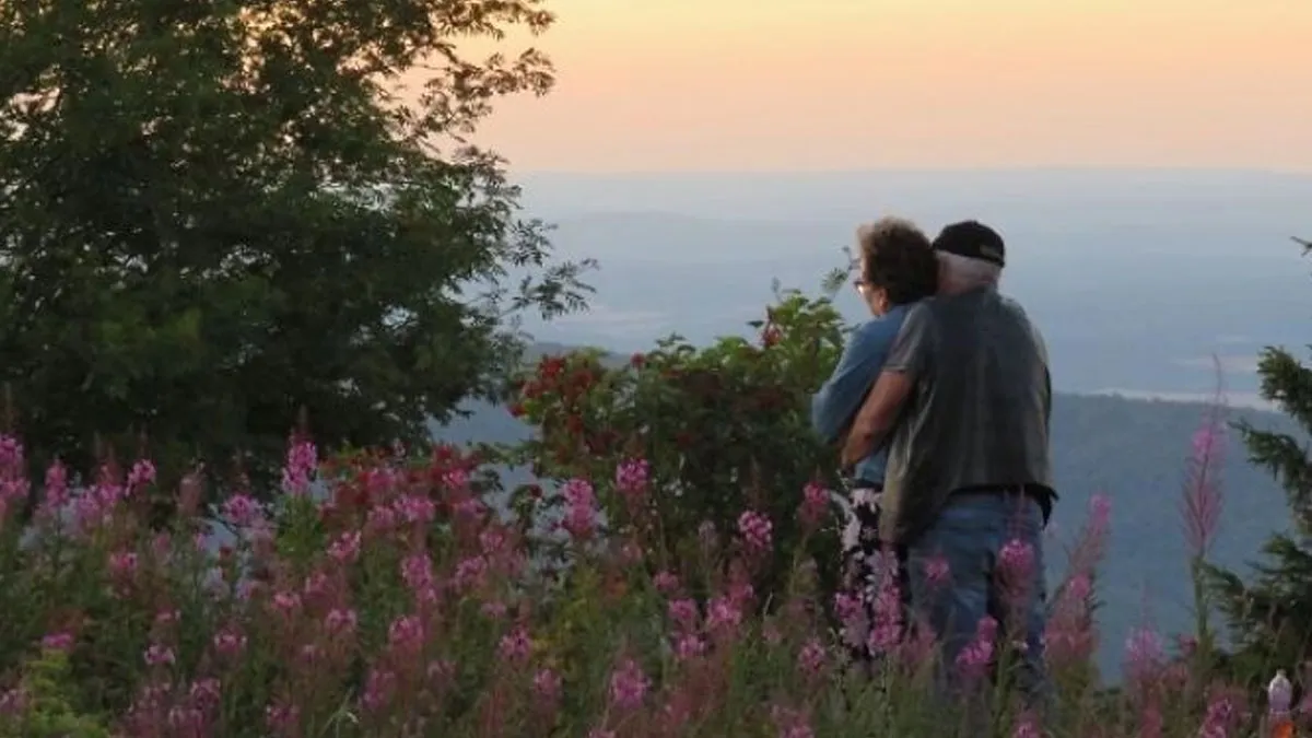 People Wish They Could Send These 80 Incredible Photos They Took Of Strangers To Them