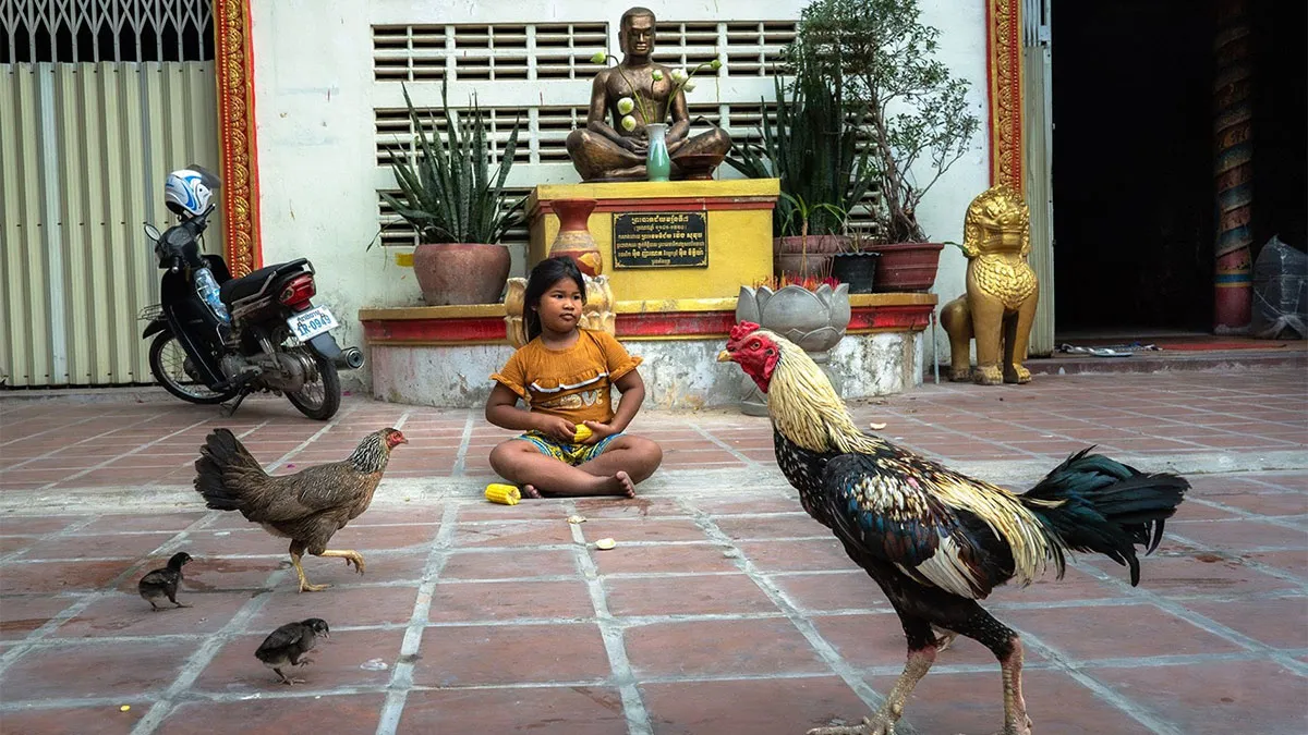 30 Unfiltered Images That Show Real Life Across The Globe By This Street Photographer (New Pics)