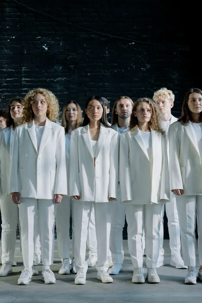 34 Behaviors That Set Very Intelligent People Apart From Everyone Else