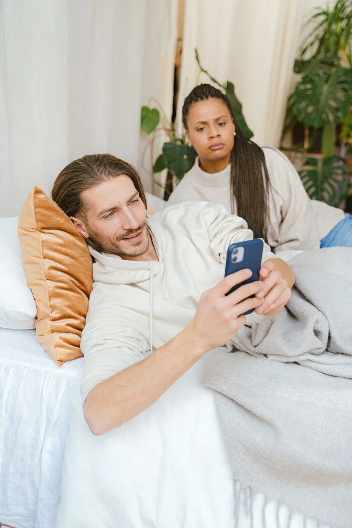 53 Cheaters Who Got Caught Because They Couldn't Stop Making Dumb Mistakes