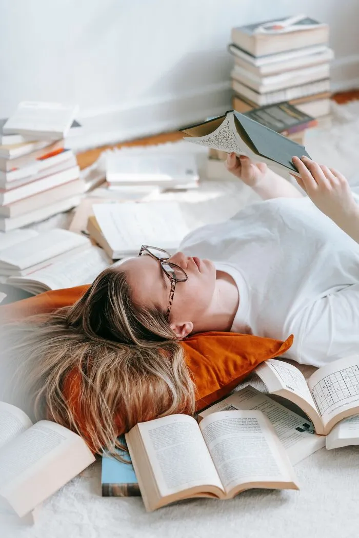 34 Behaviors That Set Very Intelligent People Apart From Everyone Else