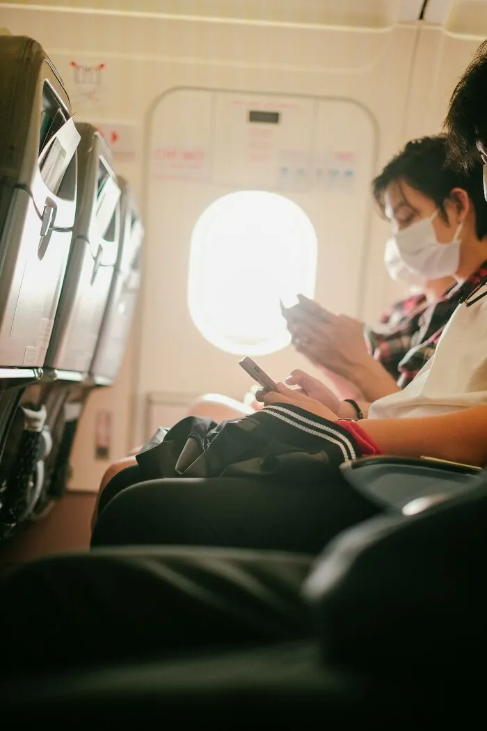 “Leave Your Stuff Behind”: 20 Flight Industry Pros Share Their Best Tips And Warnings