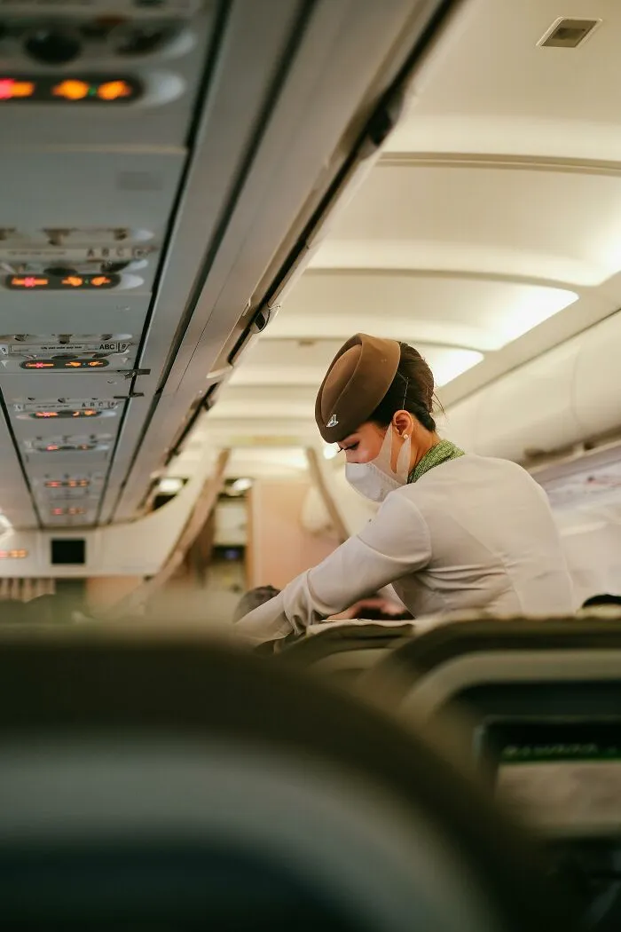 “Leave Your Stuff Behind”: 20 Flight Industry Pros Share Their Best Tips And Warnings