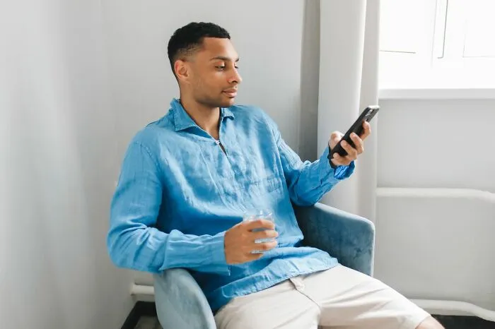 “Sickening”: 47 Times Women Deeply Regretted Looking Through Their Partner’s Phone
