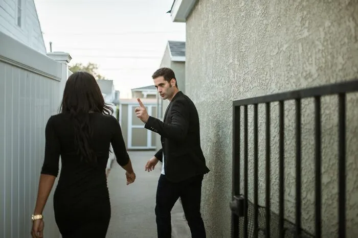 56 Times People Discovered Their Partners Cheating From The Most Unexpected Clues