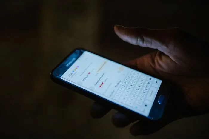 “Sickening”: 47 Times Women Deeply Regretted Looking Through Their Partner’s Phone