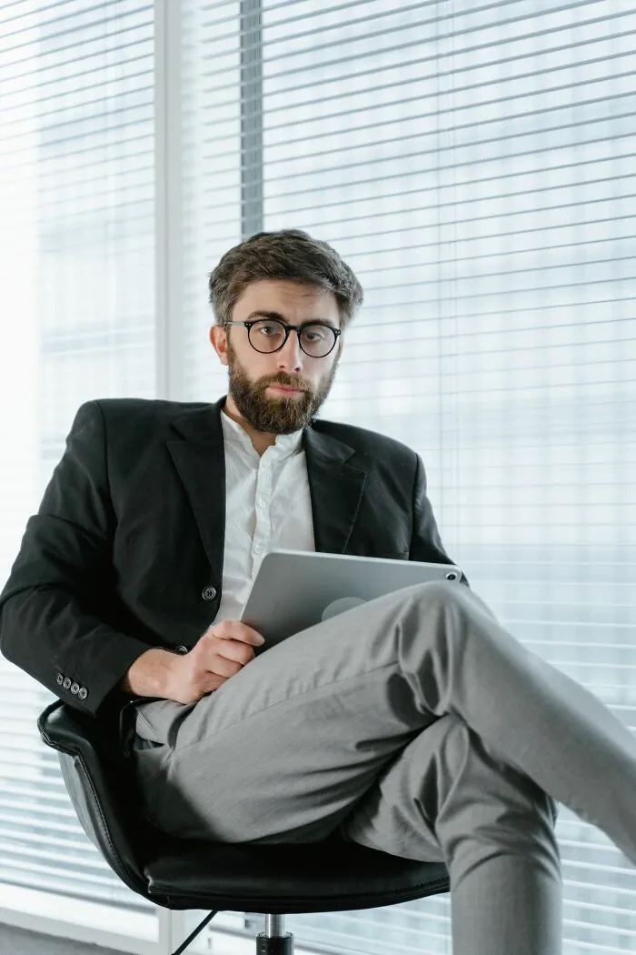 34 Behaviors That Set Very Intelligent People Apart From Everyone Else