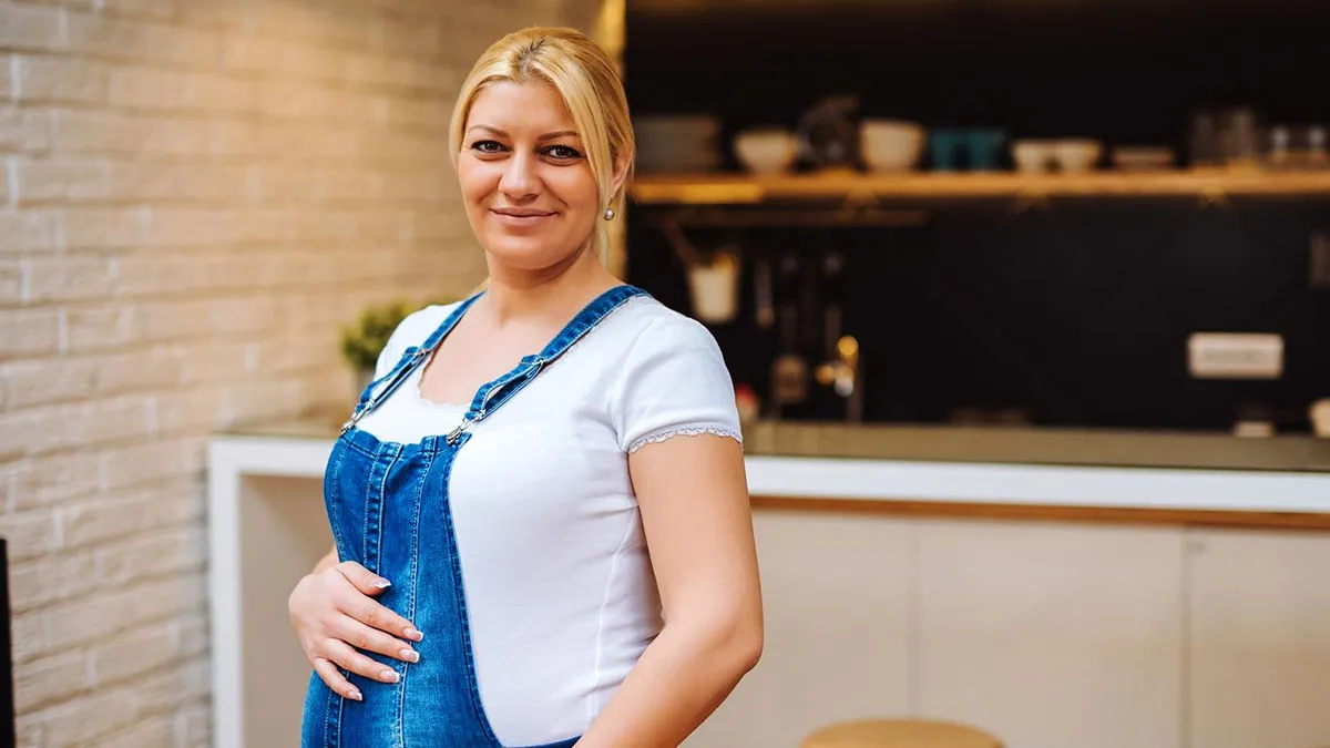 Pregnant Woman Working At Pub Sends Karen Into Meltdown, Police Cuff Her In The End