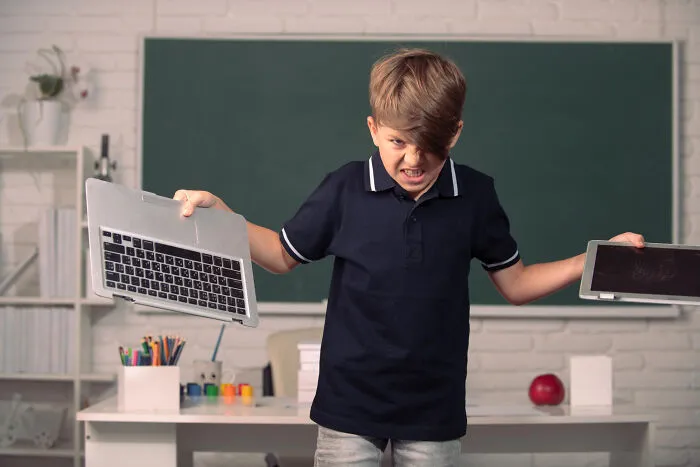 45 Teachers Share Psychopathic Behavior They Have Noticed In Kids That Left Them Horrified For Years