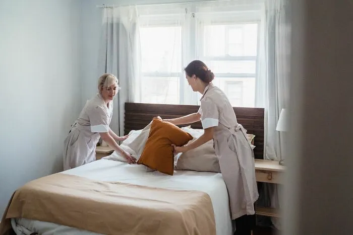 47 People Share The Spiciest And Most Shocking Secrets From Their Jobs