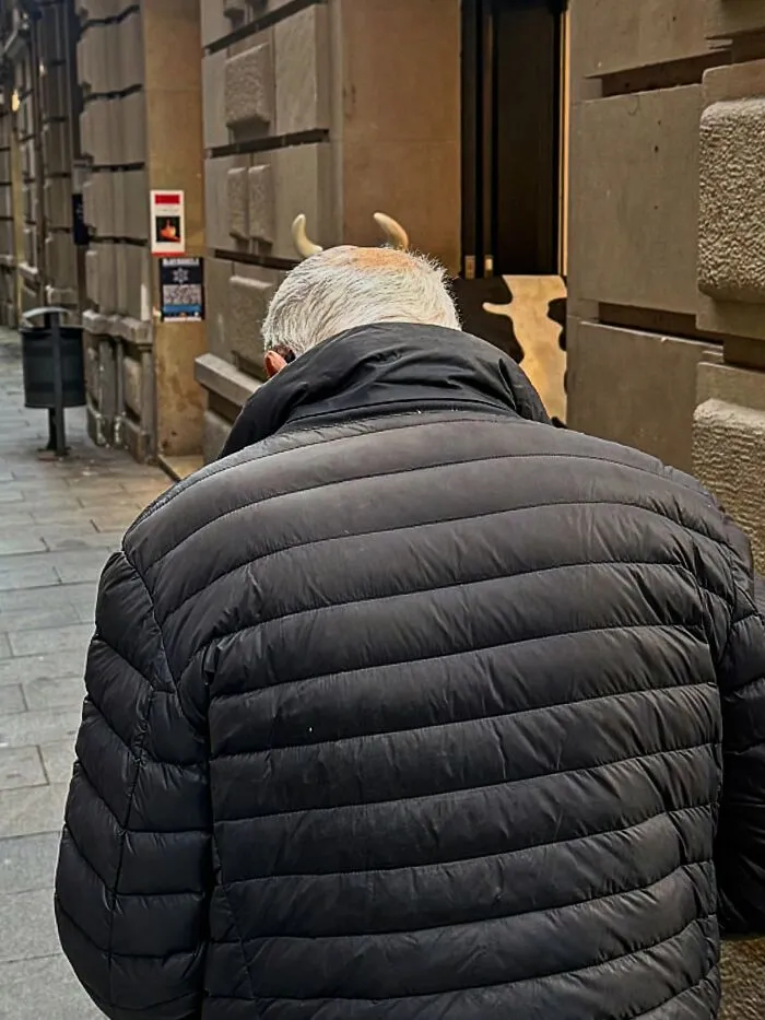 35 Divertidas fotos «accidentales» tomadas en el momento justo por este fotógrafo callejero