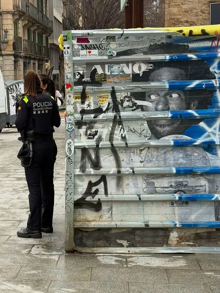 35 Divertidas fotos «accidentales» tomadas en el momento justo por este fotógrafo callejero